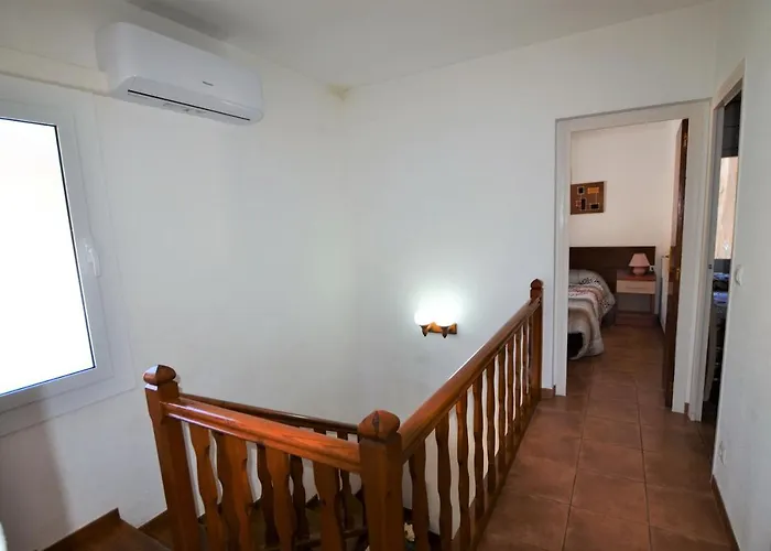 Isabel *